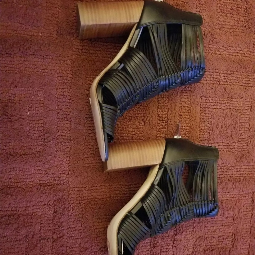 Leather heels - Picture 3 of 3